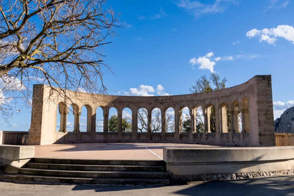 Арки в монастирі Монсеррат в Каталонії, Іспанія
