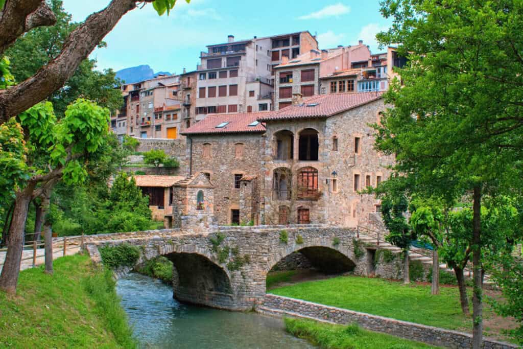 Середньовічне село Бага в Іспанії